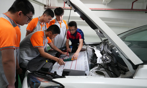 Nguy cơ phạm pháp của nghề sửa ôtô điện