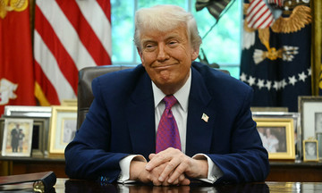 Ông Trump hoãn áp thuế 50% cho hàng EU thêm một tháng