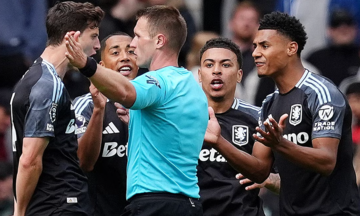 Aston Villa khiếu nại trọng tài sau trận thua Man Utd