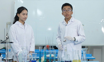 Học sinh tái chế pin để làm sạch nước thải