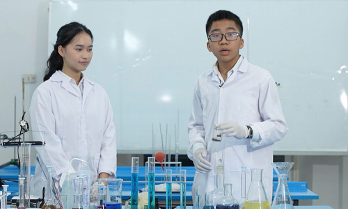Học sinh tái chế pin để làm sạch nước thải