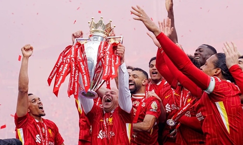 Liverpool nâng Cup vô địch Ngoại hạng Anh