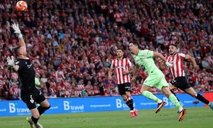 Lewandowski cán mốc 100 bàn tại Barca