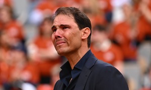 Nadal rơi lệ trong lễ tri ân tại Roland Garros