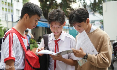 Phổ thông Năng khiếu công bố đề thi lớp 10