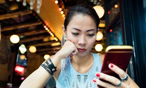 10 dấu hiệu bất lịch sự trong xã giao hiện đại