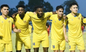 Quảng Nam thắng dễ, Bình Định thoát thua ở V-League