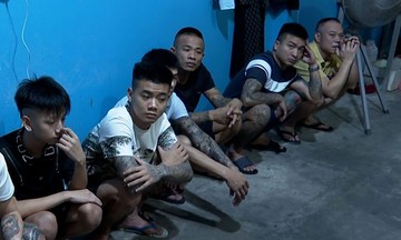 14 người bị bắt vì ép các cô gái làm tiếp viên karaoke