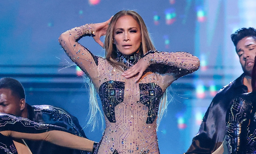 Jennifer Lopez diện bodysuit của nhà thiết kế gốc Việt