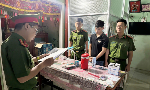 Cướp túi xách của du khách đạp xe ở Hội An