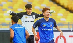 3 cầu thủ Việt Nam không kịp tập cùng đội ngôi sao Đông Nam Á trước khi đấu Man Utd