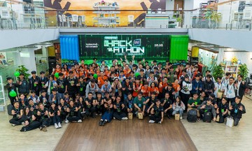Thí sinh FPT Hackathon 2025 giải bài toán về AI và logistics thông minh