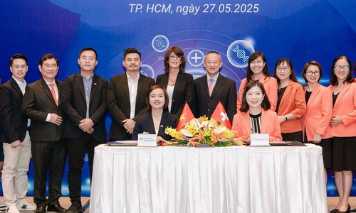 Long Châu chung tay Novartis nâng cao chăm sóc sức khỏe người Việt