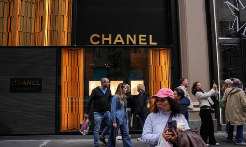 Chiến lược bơm tiền gom bất động sản của Chanel
