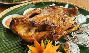 Suối Đá Bàn Evergreen hút du khách với ẩm thực độc đáo