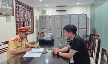 Tài xế ôtô đi lùi trên cao tốc bị phạt 35 triệu đồng