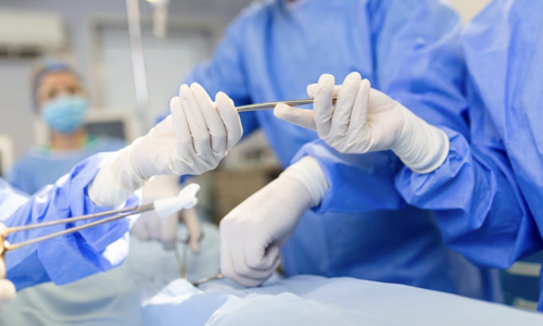 Bé 7 tháng suýt chết vì tụ máu dưới da đầu sau cú ngã