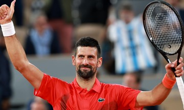 Djokovic 20 năm toàn thắng vòng một Roland Garros