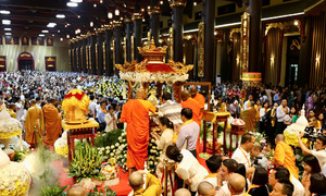 Gần một triệu lượt người đến Yên Tử chiêm bái xá lợi Đức Phật