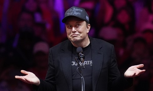 Cổ đông yêu cầu Elon Musk dành thời gian điều hành Tesla