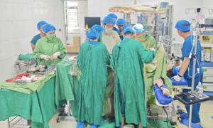 Cứu sản phụ 40 tuổi mắc ba bệnh lý 'chết người'