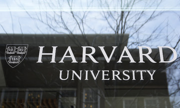 Mỹ có thể hoãn tước quyền tuyển sinh viên quốc tế của Đại học Harvard
