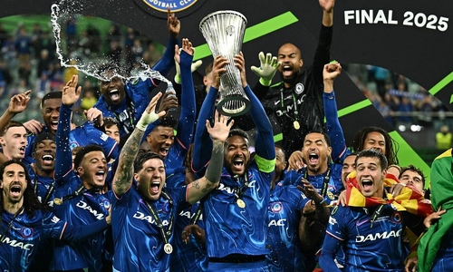 Chelsea thâu tóm mọi danh hiệu UEFA