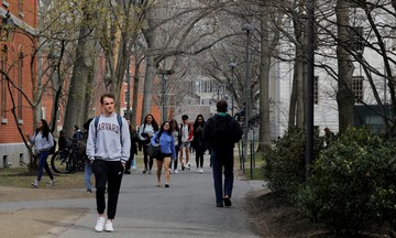 Lo âu phủ bóng lễ tốt nghiệp của Harvard