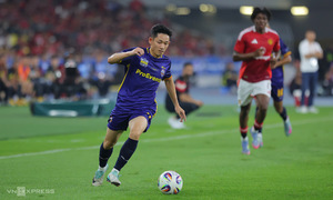 Tiền vệ Việt Nam được khen ngợi ở trận gặp Man Utd