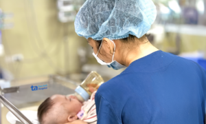 Cách chăm sóc trẻ sơ sinh thở khò khè