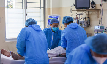 Ca Covid-19 tại TP HCM tăng, hai người tử vong