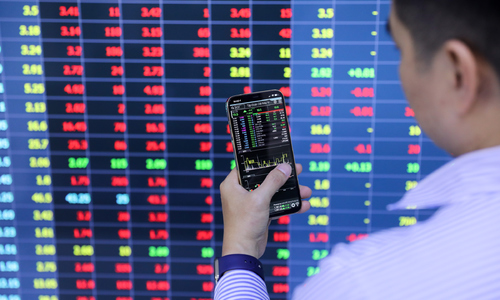 VN-Index tăng gần 9% trong tháng 5