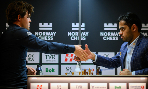 Carlsen lên đỉnh bảng siêu giải Na Uy