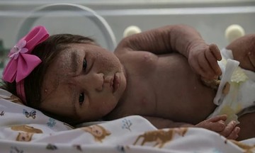 Những phụ nữ nuôi búp bê 'tái sinh'