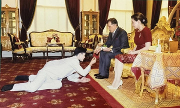 Vua và Hoàng hậu Thái Lan chủ trì hôn lễ cho cặp đồng tính