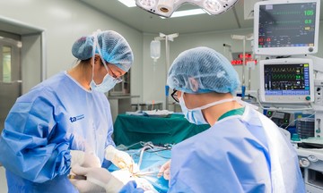 Khàn giọng ba tháng, phát hiện ung thư thanh quản giai đoạn muộn