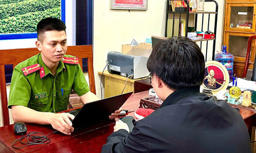 Nam sinh bị 'công an online' ép lừa tiền cha mẹ