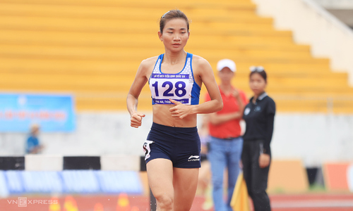 Nguyễn Thị Oanh phá kỷ lục quốc gia ở 5.000m