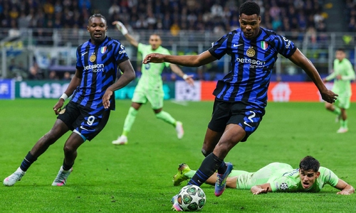 Denzel Dumfries - từ sân chơi nghiệp dư đến chung kết Champions League