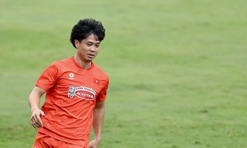 HLV Kim Sang-sik cho Quang Hải, Công Phượng nghỉ tập