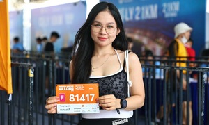Bóng hồng hâm nóng đường chạy VnExpress Marathon Hạ Long 2025