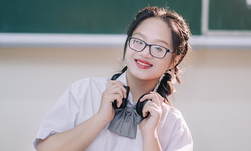 Cô gái cận 15 diop giành học bổng toàn phần đại học