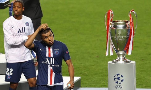 Mbappe chúc mừng PSG vô địch Champions League