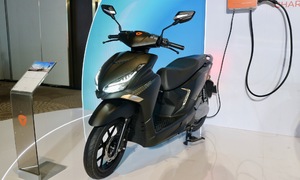 Xe máy điện Yadea Velax ra mắt khách Việt, giá 29,99 triệu đồng