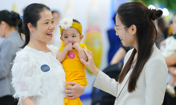 Cuộc hội ngộ của hơn 100 em bé chào đời nhờ công nghệ hỗ trợ sinh sản