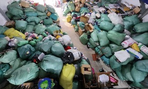 Đường đi của hàng chục nghìn tấn quần áo cũ tại Việt Nam