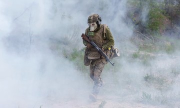 Ukraine tung nhiều ưu đãi để thu hút giới trẻ nhập ngũ