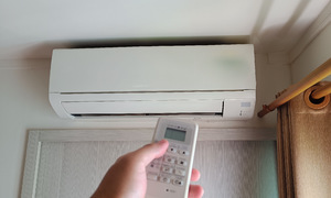 Mắc viêm phổi có được ngủ trong phòng máy lạnh?