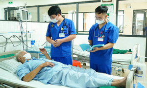 7 người nhập viện do nắng nóng, một ca nguy kịch