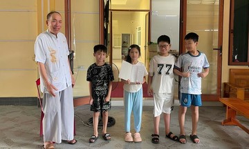 Ông 'gây sốt' với bảng nội quy nghỉ hè cho cháu